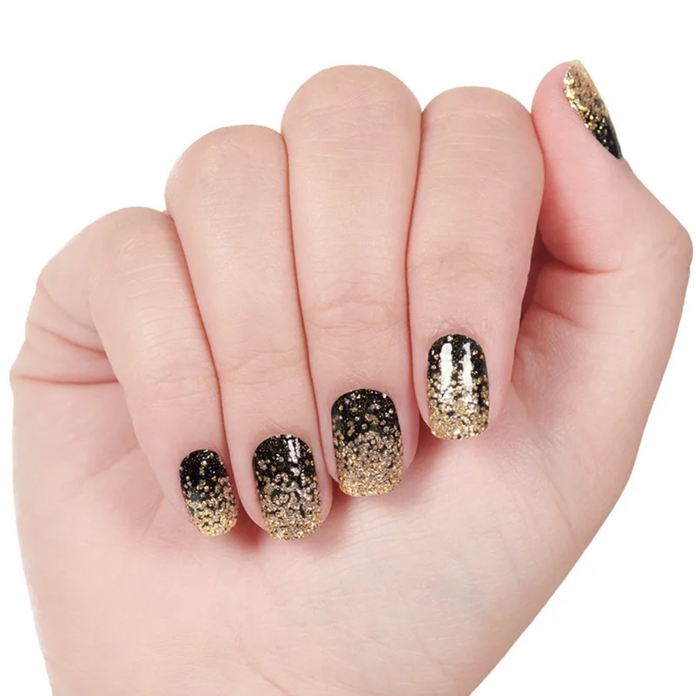Sold- Color Street Ring It On Holiday Nail Strips - Picture 1 of 3